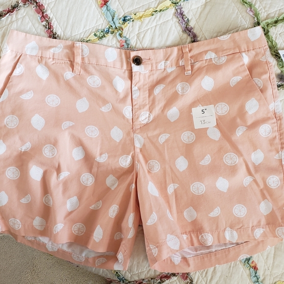 Old Navy Pants - Old Navy lemon print shorts size 14